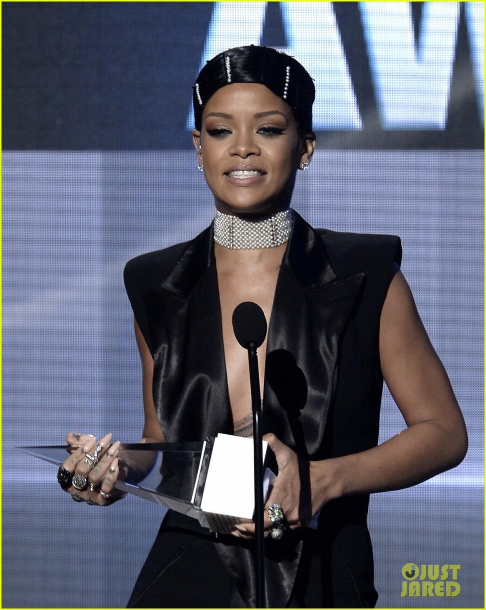 صور ريهانا Rihanna في حفل American Music Awards 2013