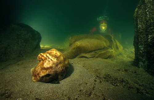 صور أول متحف تحت الماء في العالم