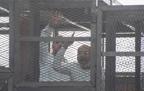 بالفيديو القاضى يحذر البلتاجى من رفع اشارة رابعة داخل المحكمة