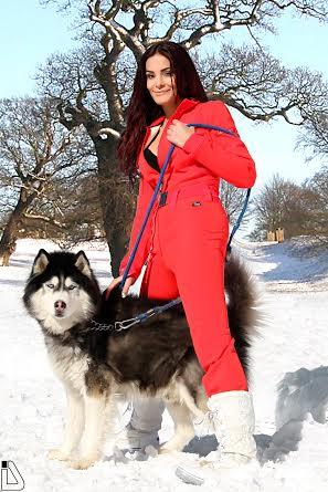 صور جلسة تصوير دومينيك حوراني على الثلج مع كلبها 2014