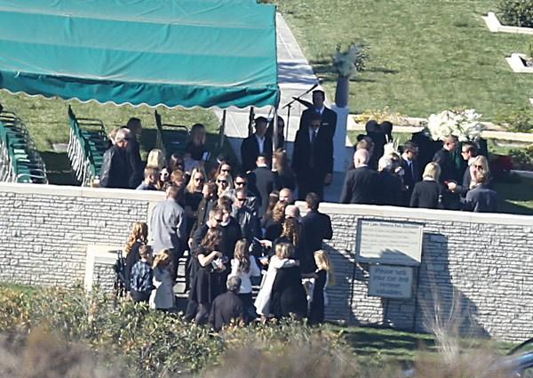 صور جنازة النجم الامريكي بول ووكر في لوس أنجلوس