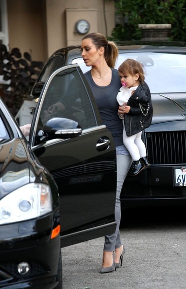صور كيم كارداشيان مع ابنه اختها 2014 , اجدد صور الجميلة كيم كارداشيان 2014 Kim Kardashian
