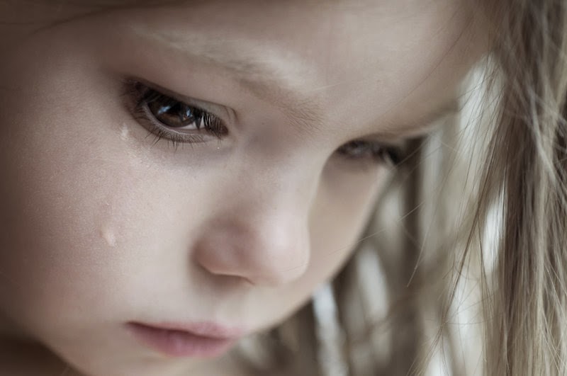 صور بكاء اطفال للتصميم 2014 , صور اطفال حزينة تبكي 2014