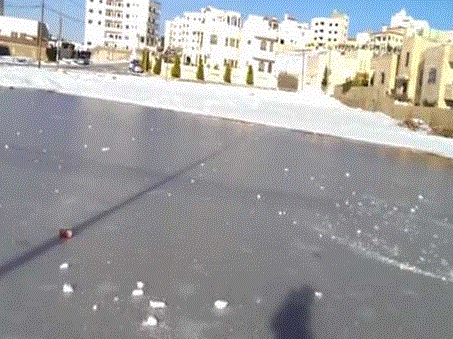 بحيرة متجمدة في الأردن تثير اعجاب المواطنين شاهد بالفيديو