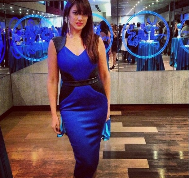 صور درة بفستان أزرق عاري الظهر 2014