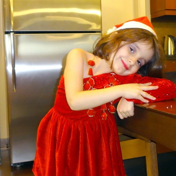 صور دومنيك حوراني بزي بابا نويل 2014 , صور دومنيك حوراني مع ابنتها ديلارا في الكريسماس 2014