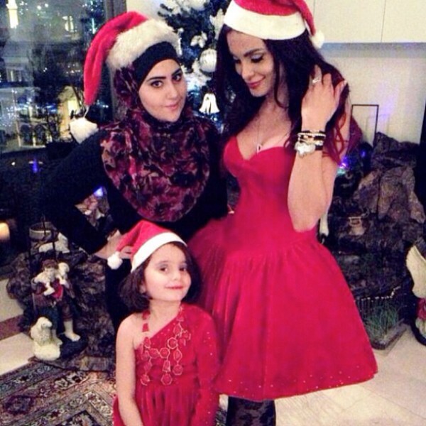صور دومنيك حوراني بزي بابا نويل 2014 , صور دومنيك حوراني مع ابنتها ديلارا في الكريسماس 2014