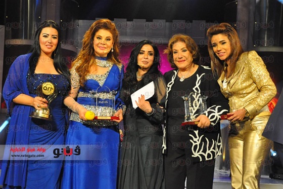 صور فستان سمية الخشاب في حفل توزيع جوائز art 2013