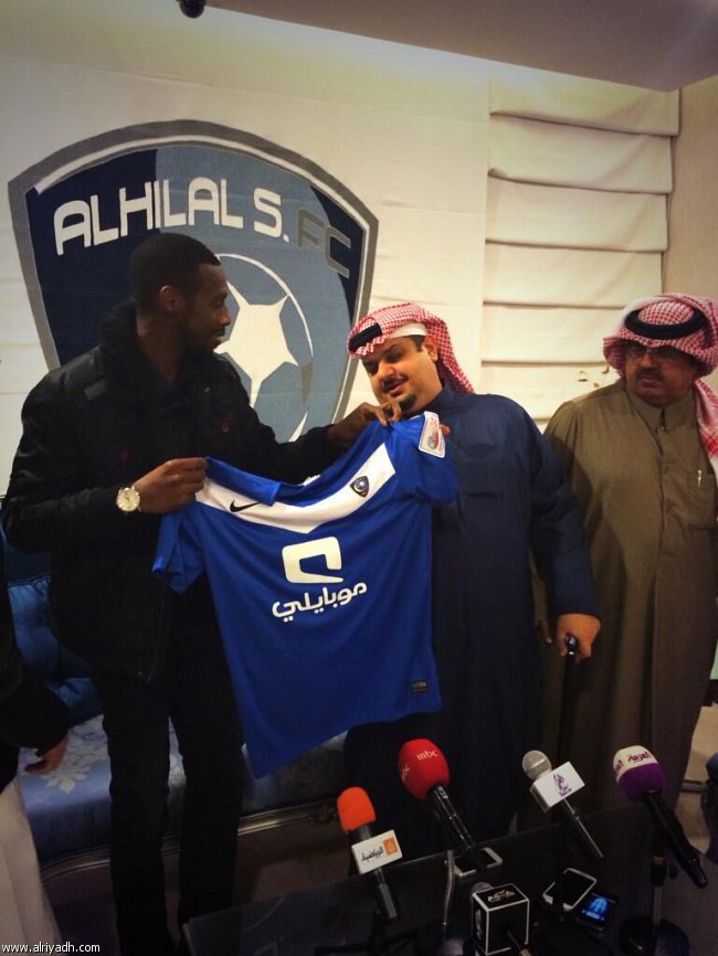 صور توقيع سعود كريري مع نادي الهلال 2014