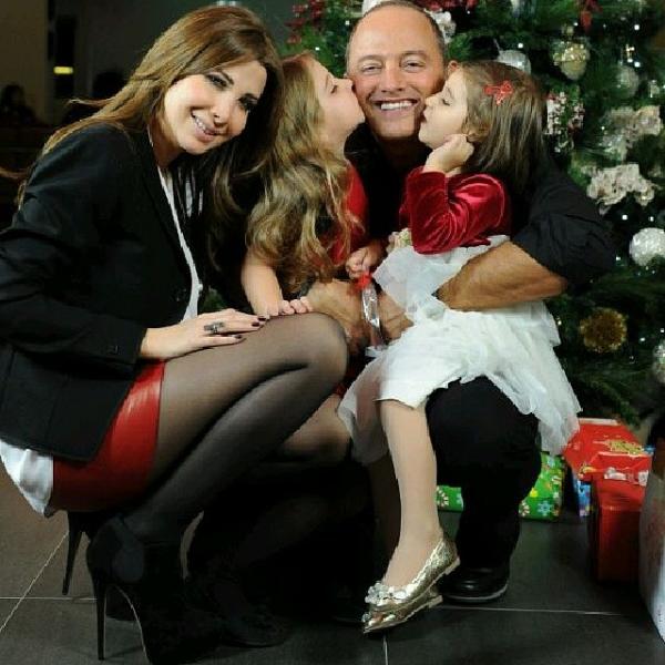 صور نانسي عجرم في عيد الميلاد المجيد الكريسماس 2014 مع زوجها وابنتيها