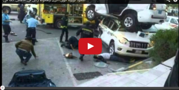 في قطر مصرع مقيم آسيوي بسبب سيارتان في حادث مروع شاهد الفيديو