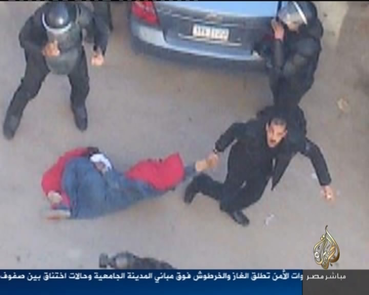 يوتيوب ضيف قناة الجزيرة يصف الداخلية المصرية , وزارة عاهرة على سرير كل نظام