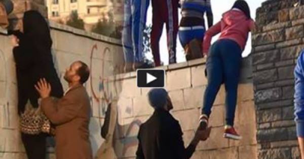 بالفيديو شباب يرفعون بنات فوق سور جامعة الأزهر