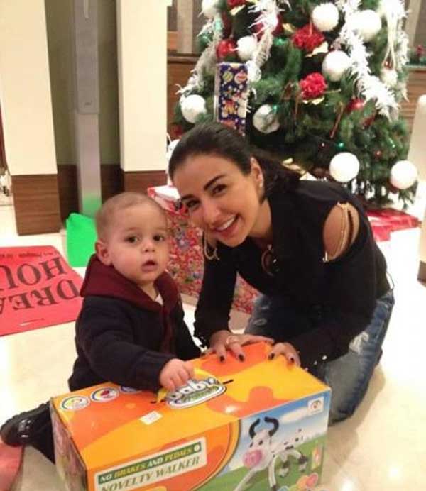 صور ماغي أبو غصن تحتفل بالكريسماس مع عائلتها واصدقائها 2014