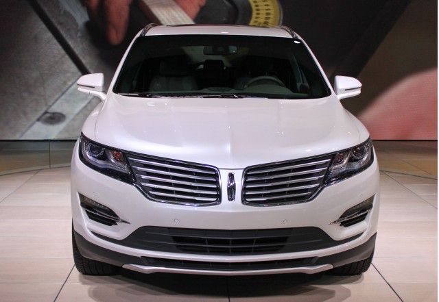صور ومواصفات وسعر 2015 Lincoln MKC