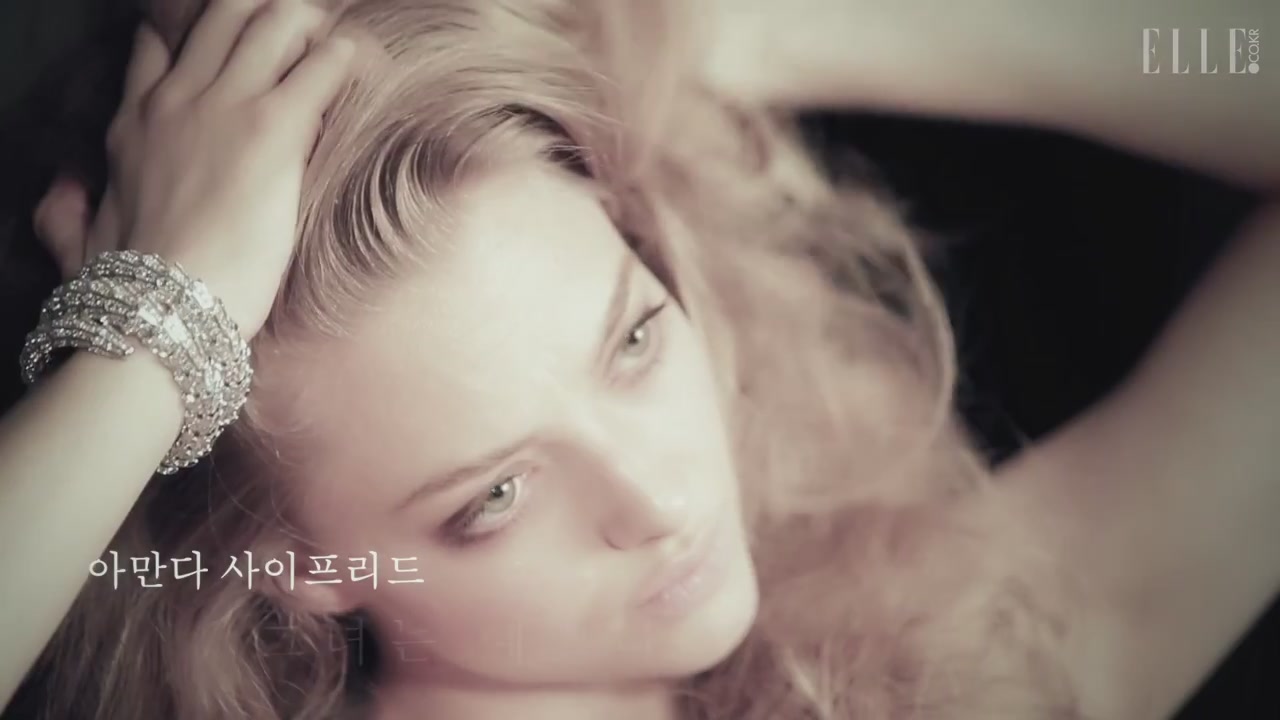 صور أماندا سيفريد على مجلة elle كوريا يناير 2013