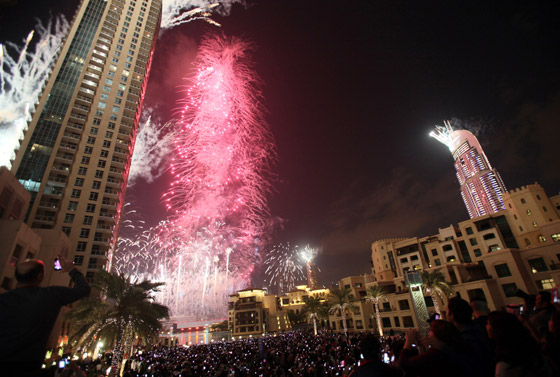 صور استعدادات برج خليفة لحفل راس السنة 2014 , صور جديدة من احتفالات دبي بليلة رأس السنة 2014