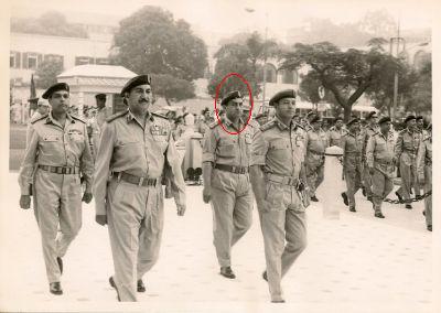 صور حسنى مبارك وهو فى طابور الجيش