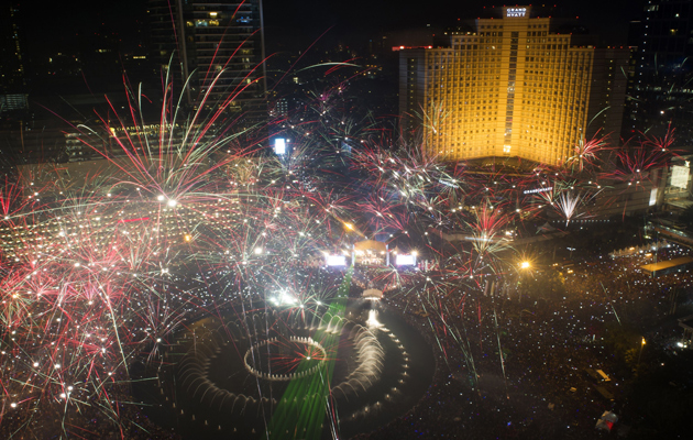 صور استقبال دول العالم للسنة الجديدة 2014 , صور عروض الالعاب النارية لاستقبال سنة 2014