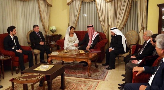 صورة الأمير الحسين بن عبدالله ولي العهد في حفل عقد قران الامير فيصل بن الحسين
