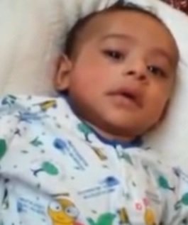 بالفيديو طفل عمره شهرين يعطس ويقول الحمدلله