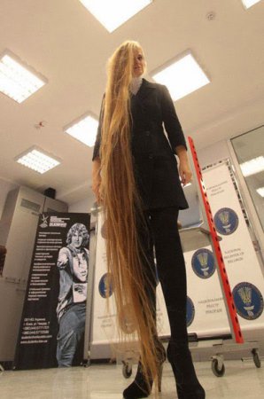 صور آنا صاحبة أطول شعر في أوكرانيا 2014
