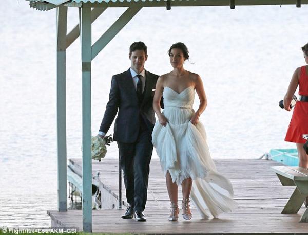 صور حفل زفاف جاستن بارثا وليا سميث في هاواي 2014