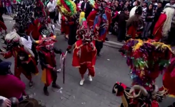 شاهد بالفيديو مهرجان رقص الشياطين السنوي في الإكوادور