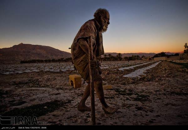 صور رجل ايراني لم يستحم منذ 60 عامًا