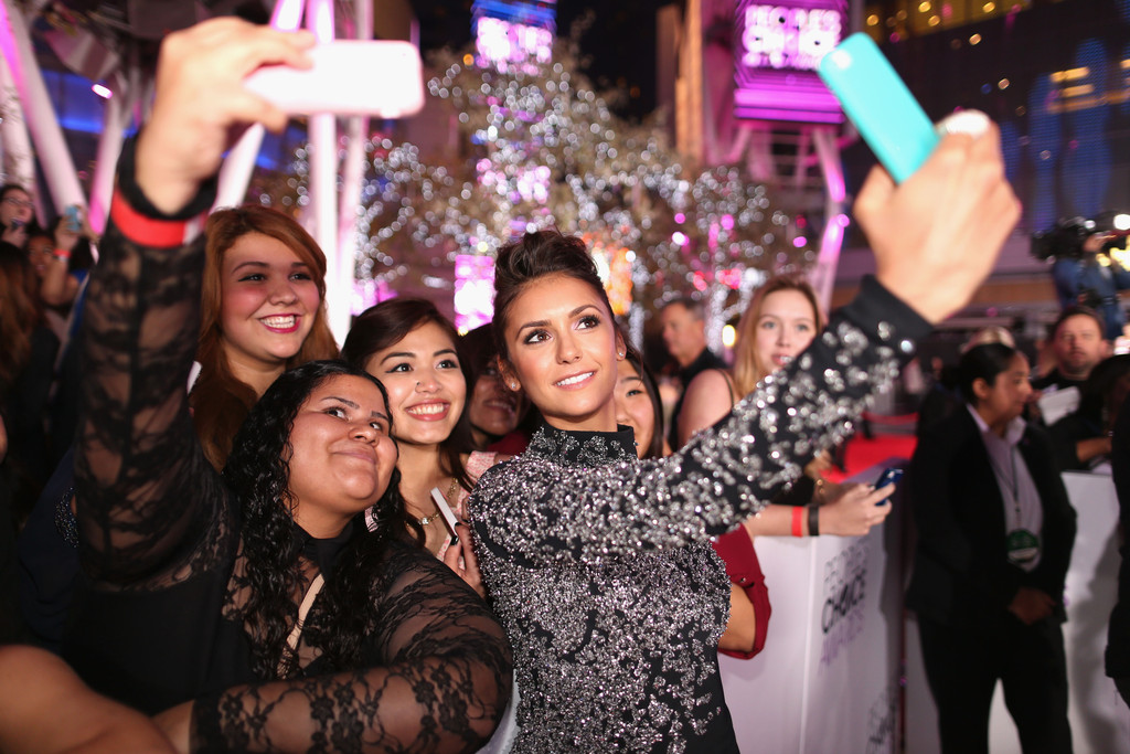 صور نينا دوبريف في حفل توزيع جوائز People's Choice Awards 2014