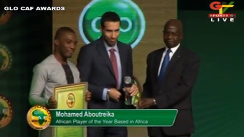 صور ابوتركية وهو يستلم جائزة أفضل لاعب محلي في أفريقيا 2013