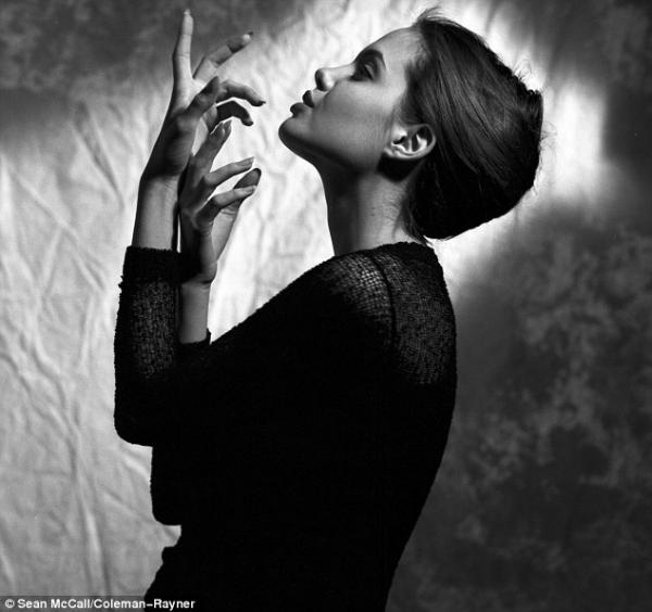 صور أنجلينا جولي قبل الشهرة , صور قديمة ونادرة للممثلة أنجلينا جولي