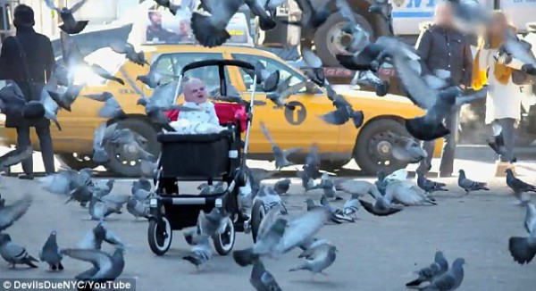 بالصور والفيديو شاهد الطفل الشيطان في شوارع مدينة نيويورك