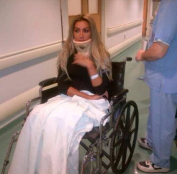 صورة مايا دياب في المستشفى بعد تعرضها لحادث في منطقة خلدة