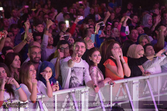 صور حفل عمرو دياب في مركز التجارة العالمى بدبى 2014