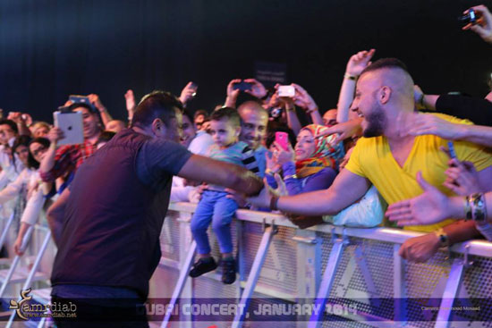 صور حفل عمرو دياب في مركز التجارة العالمى بدبى 2014