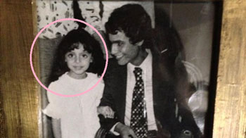 صورة أنغام وهي طفلة صغيرة مع عمها عماد عبد الحليم