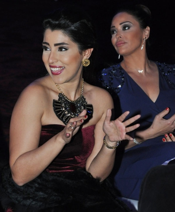 صور منى زكي في حفل مجلة دير جست 2014 , صور فستان منى زكي في حفل مجلة دير جست 2014