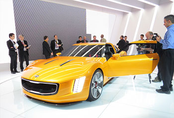 صور سيارة كيا GT4 Stinger في معرض ديترويت 2014