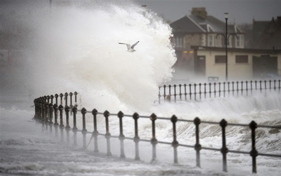 بالصور صحيفة التليجراف ترصد تغيرات الطقس في يناير ببريطانيا