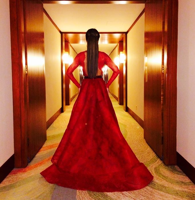 صور ميريام فارس بفستان أحمر طويل من تصميم رامي القاضي 2014