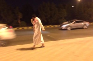 بالصور سعودي يكشف رجل متسول في مكة