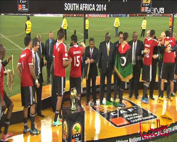 صور لحظة رفع و تتويج المنتخب الليبي ببطولة أفريقيا للاعبين المحليين 2014