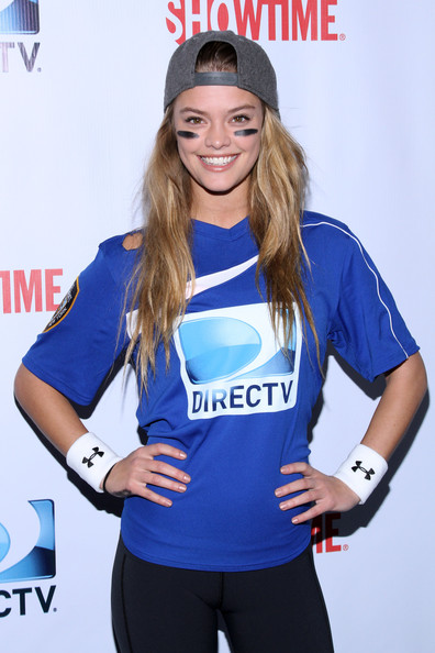 صور نينا أكدال في DirecTV Celebrity Beach Bowl نيويورك 2014