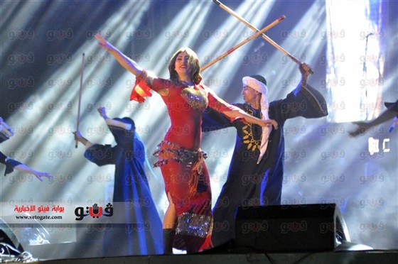 صور الراقصة في حفل رامي صري في دريم بارك 2014