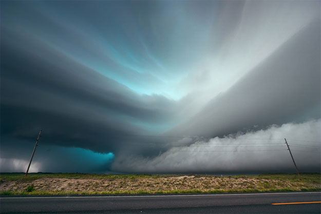 شاهد بالصور .. أغرب أشكال السحاب والعواصف الرعدية في العالم