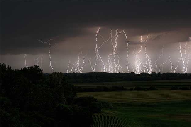 صور جميلة لأشكال السحاب والعواصف الرعدية والبرق 2014 تصوير مايك هولندش