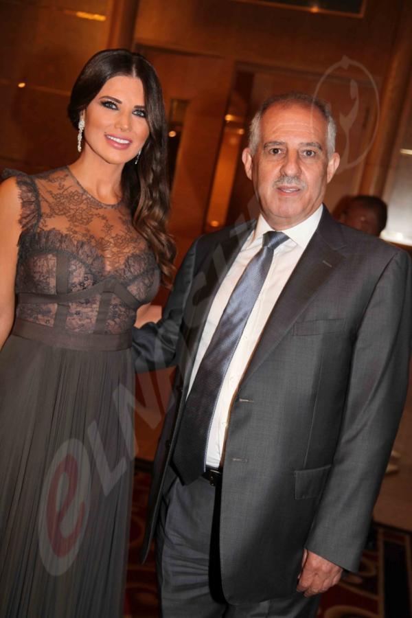 صور الاعلامية منى ابو حمزة في حفل توزيع جوائز وجوه من لبنان 2013