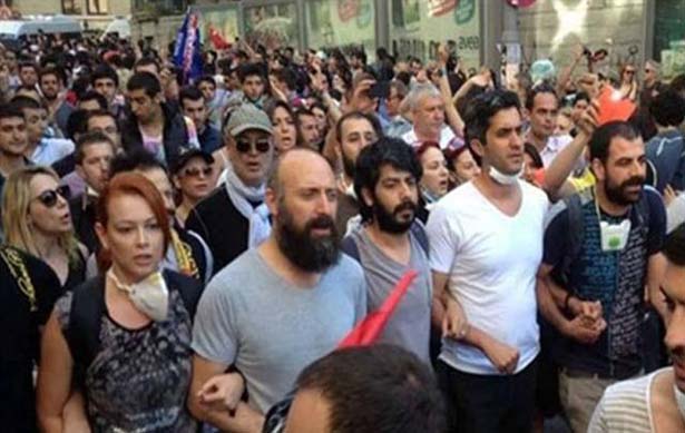 صور نجوم تركيا في الشوارع ضد اردوغان 2013