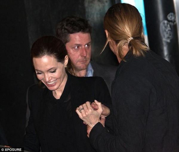 بالصور عيد ميلاد أنجلينا جولي برفقه زوجها براد بيت في باريس 2013